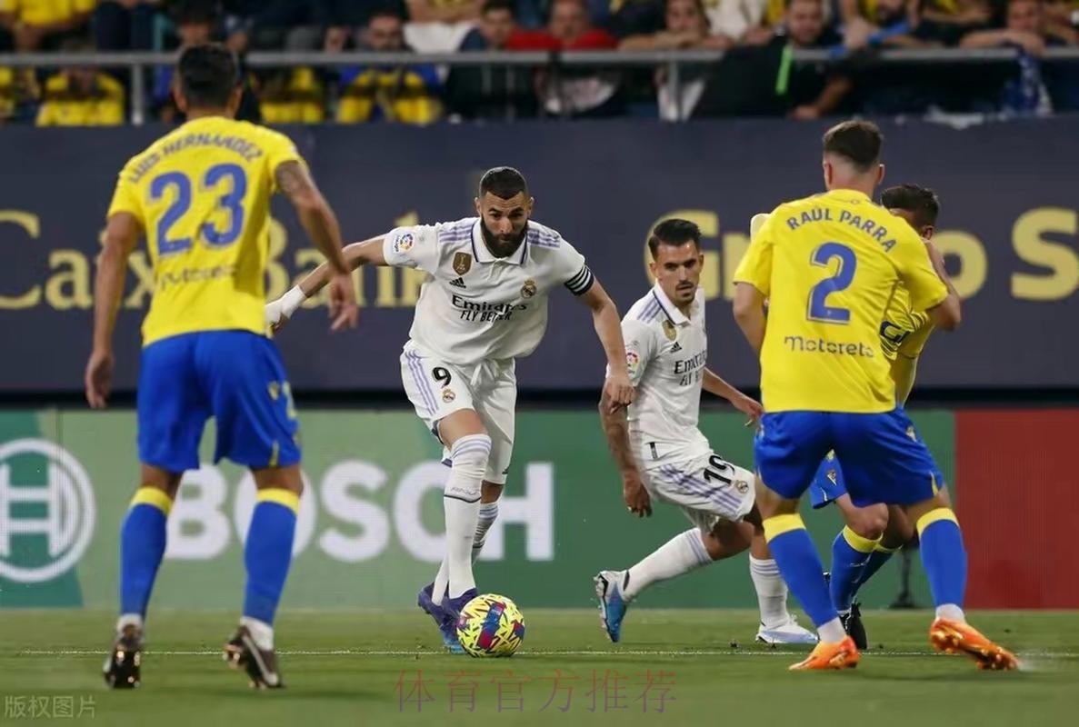 西甲-阿笑魔笛破门!本泽马2点 皇马4-0差巴萨8分 西甲-阿笑魔笛破门!本泽马2点 皇马4-0差巴萨8分